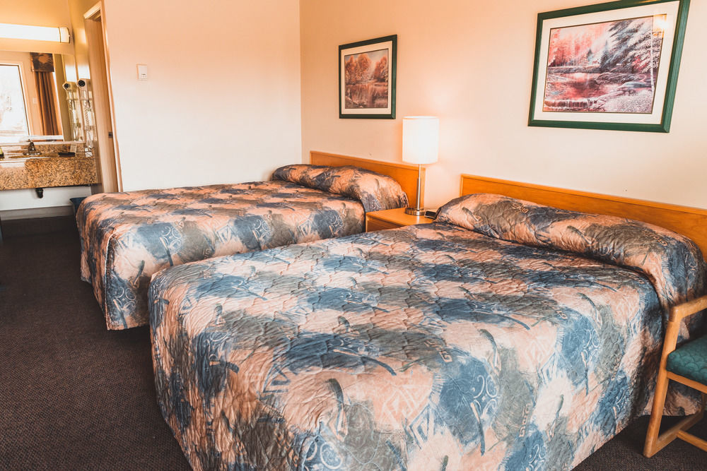Canadian Motel North Battleford Exterior photo